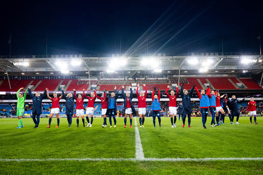 Players of Norway celebrate