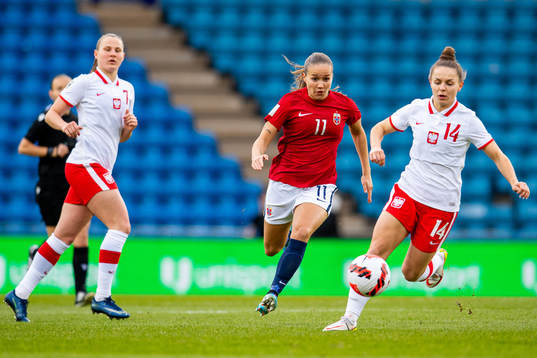 Guro Reiten of Norway and Anna Zapala of Poland