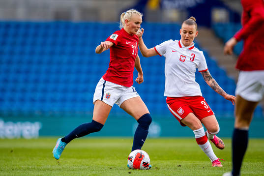 Karina Sævik of Norway and Gabriela Grzywinska of Poland