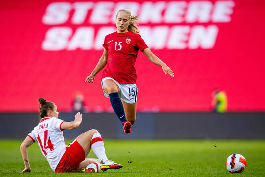Anna Zapala of Poland and Amalie Eikeland of Norway
