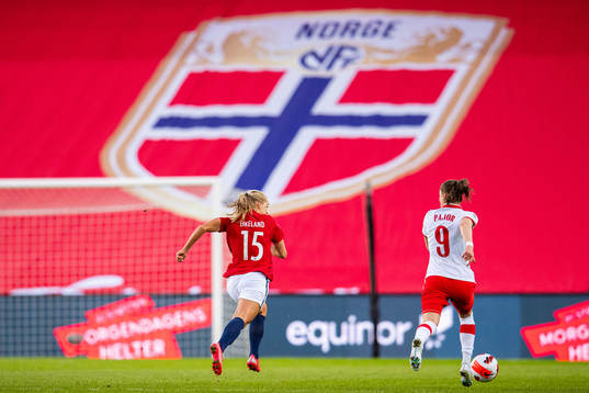 Amalie Eikeland of Norway and Ewa Pajor of Poland