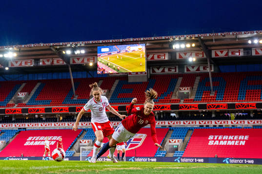 Anna Zapala of Poland and Caroline Graham Hansen of Norway