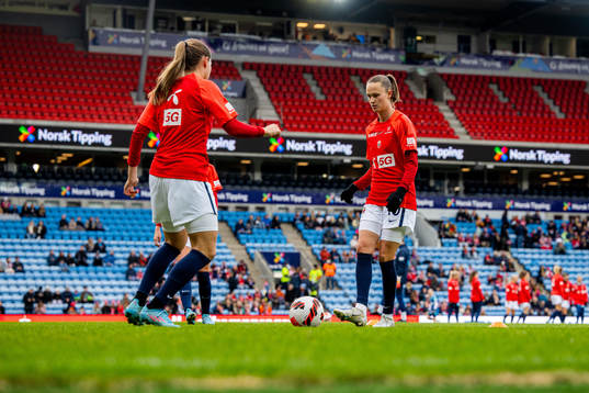 Caroline Graham Hansen of Norway warms up