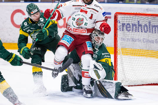 Modos Sebastian Ohlsson kör på Björklövens målvakt