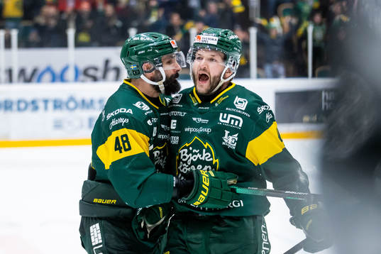 Björklövens Sebastian Selin och Daniel Rahimi jublar