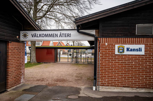 Vy över utgången till Ängelholms IP