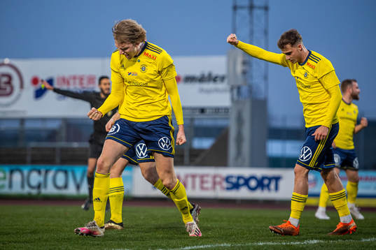Ängelholms Erik Widén jublar