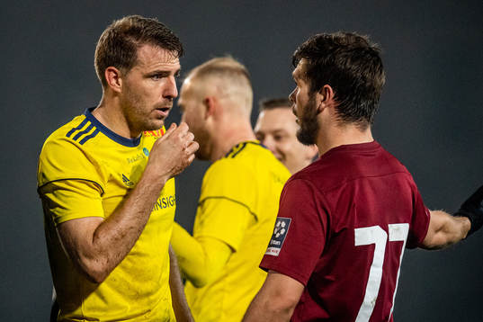 Ängelholms Johan Oremo i samtal med Qvidings Andreas Jenarp