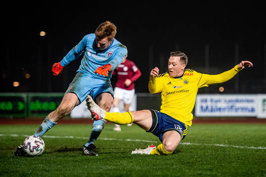 Qvidings målvakt Gustav Norin och Ängelholms Henrik