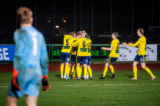 Ängelholms spelare jublar