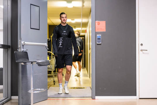 Elfsborgs Simon Olsson i korridoren från omklädningsrummet
