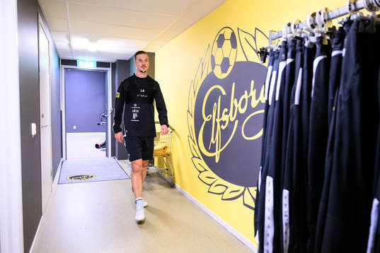 Elfsborgs Simon Olsson i korridoren till omklädningsrummet