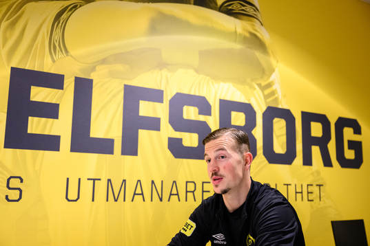 Elfsborgs Simon Olsson blir intervjuad