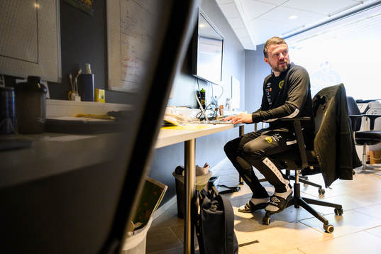 Elfsborgs manager Jimmy Thelin arbetar