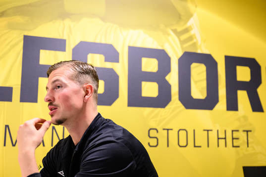 Elfsborgs Simon Olsson blir intervjuad