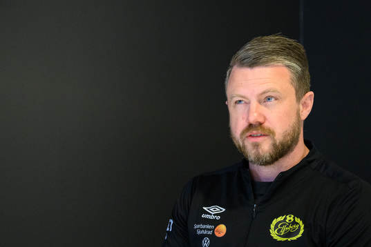 Elfsborgs manager Jimmy Thelin blir intervjuad