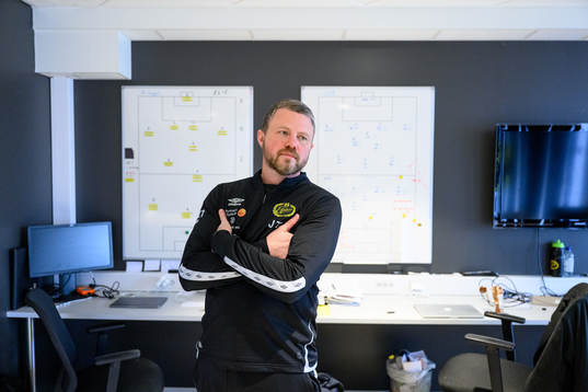 Elfsborgs manager Jimmy Thelin arbetar