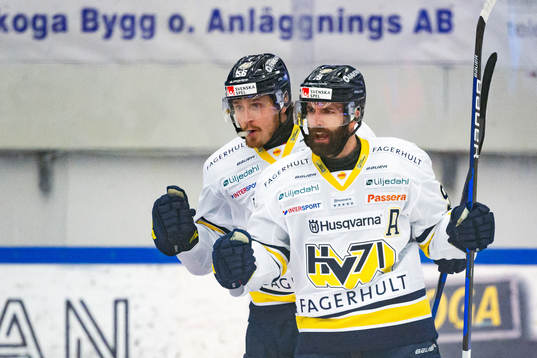 s Fredrik Forsberg och Taylor Matson jublar