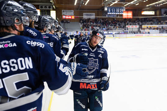 Karlskogas Aleksi Rekonen jublar