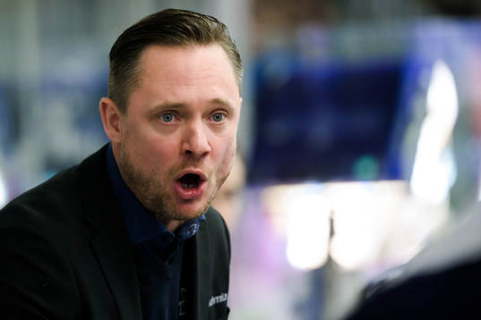 Karlskogas huvudtränare Karl Helmersson