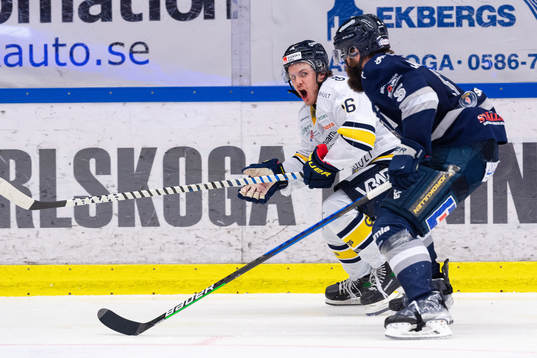 s Tyler Kelleher och Karlskogas Johan Larsson