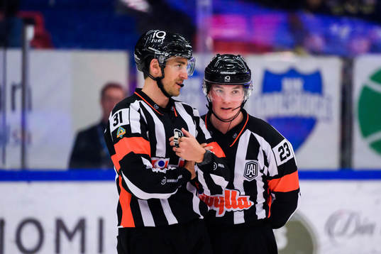Domare Kristoffer Folkstrand och Domare Alexander Österberg
