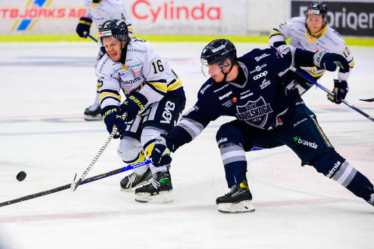 s Tyler Kelleher och Karlskogas Aleksi Rekonen
