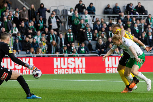 Hammarbys Gustav Ludwigson och Mjällbys Ivan Kričak