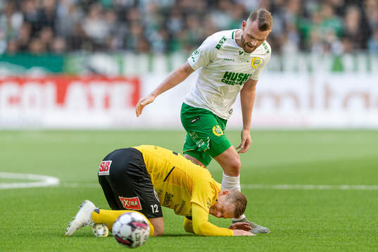 Mjällbys David Löfquist och Hammarbys Mads Fenger Nielsen