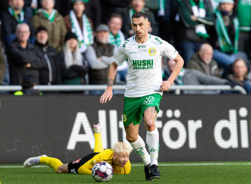 Hammarbys Loret Sadiku och Mjällbys Otto Rosengren