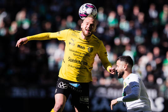 Mjällbys Adam Ståhl och Hammarbys Mohanad Jeahze