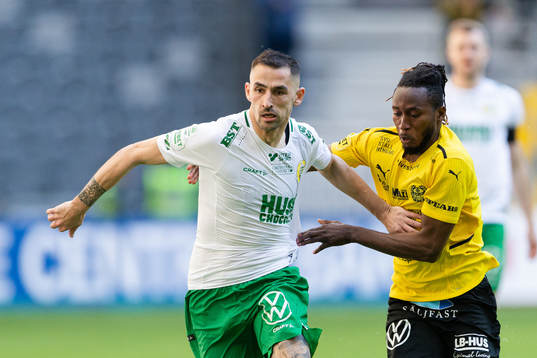 Hammarbys Loret Sadiku och Mjällbys Mamudu Moro