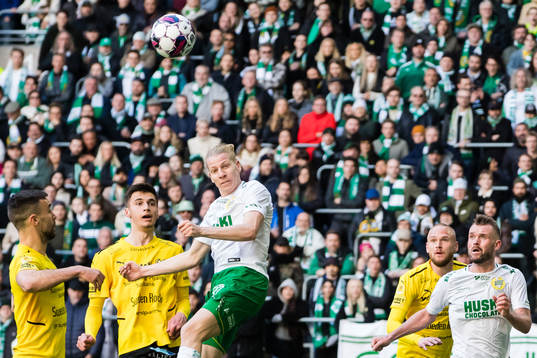 Hammarbys Gustav Ludwigson nickar in 1-0