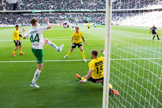 Hammarbys Williot Swedberg oroar Mjällbys Magnus Wörts