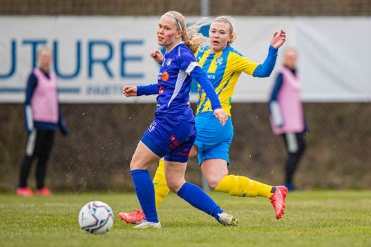 Eskilsminnes Julia Lennartsson slår in 2-0
