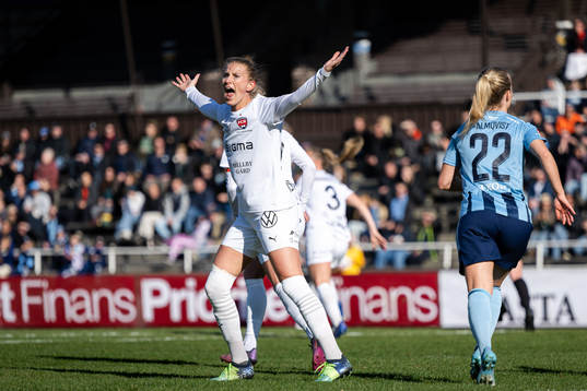 Rosengårds Emma Berglund reagerar