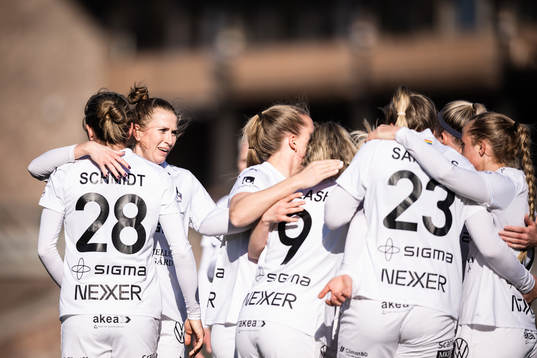 Rosengårds Emma Berglund jublar