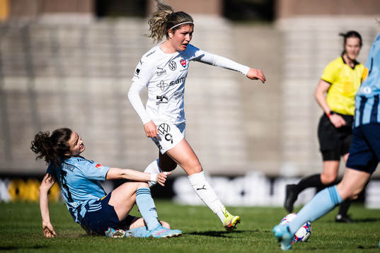 Djurgårdens Julia Walentowicz och Rosengårds Loreta