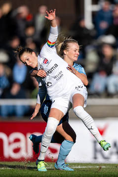 Djurgårdens Tove Almqvist och Rosengårds Emma Berglund