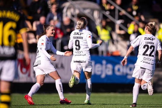 Häckens Filippa Curmark jublar