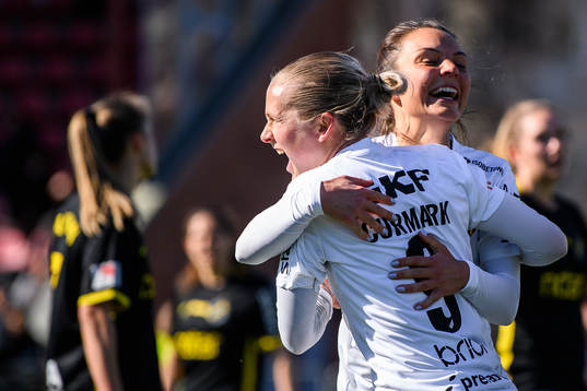 Häckens Filippa Curmark jublar