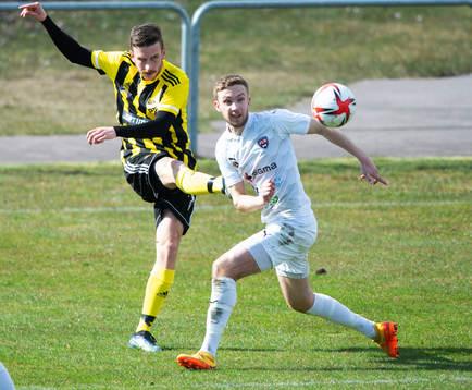 IFK Hässleholms Max Sandberg laddar i matchen i div. 2