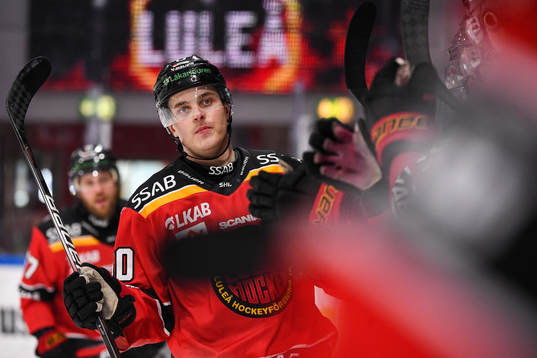 Luleås Julius Honka jublar