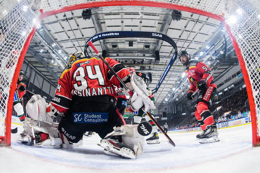 Frölundas Joel Lundqvist sätter 1-3 bakom Luleås