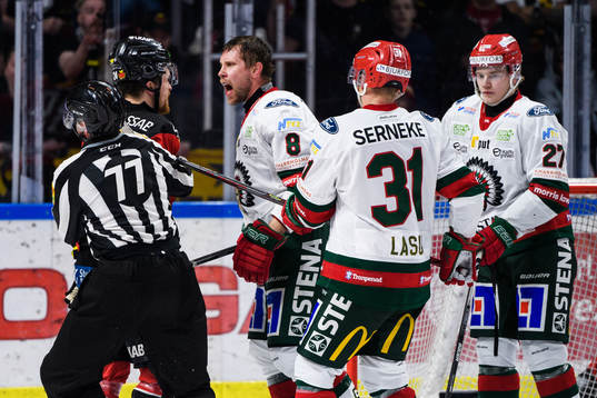 Luleås Brendan Shinnimin och Frölundas Viktor Ekbom