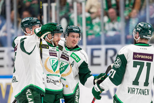 Färjestads Theodor Lennström och Joakim Nygård jublar