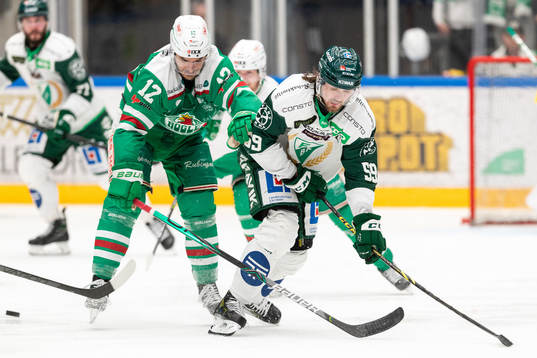 Rögles Brady Ferguson och Färjestads Linus Johansson