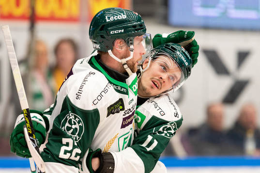 Färjestads Per Åslund och Joakim Nygård jublar