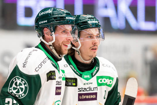 Färjestads Per Åslund och Joakim Nygård jublar