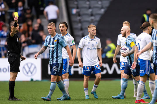 Djurgårdens Victor Edvardsen får en varning